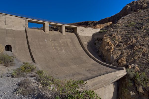 Teneriffa: Staudamm im Barranco El Rio